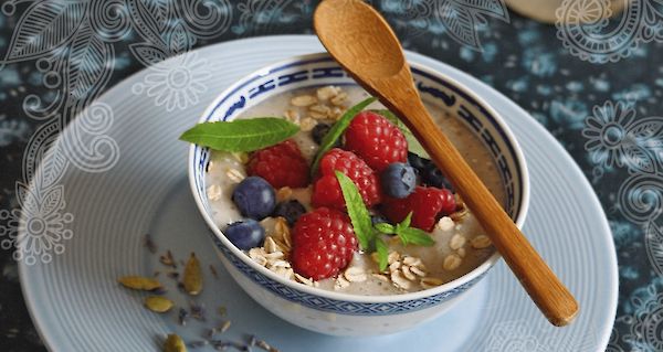 Frauen Balance Overnight Oats