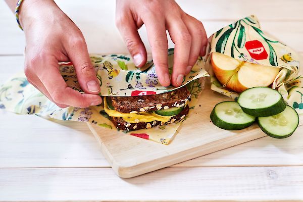 Esthétique, pratique et respectueuse de l’environnement : notre toile alimentaire à la cire d’abeille YOGI TEA®