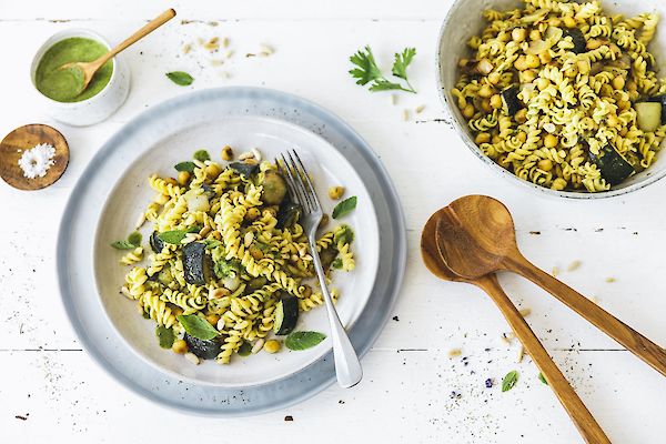 Green pasta salad with chick peas and YOGI TEA® Alkaline Herbs