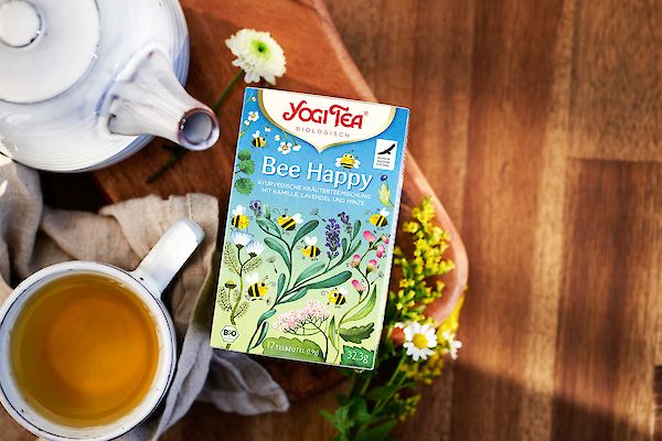 Nuestra infusión YOGI TEA® Bee Happy es un deleite beneficioso para las abejas