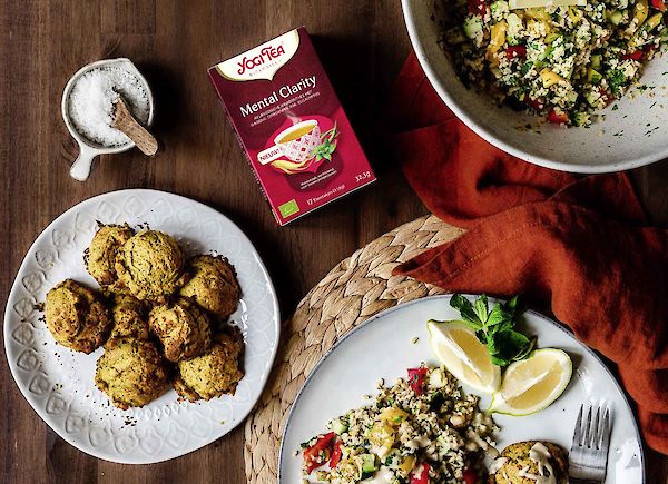 YOGI TEA® Concentrazione – Taboulé di peperoni con falafel di cavolfiore